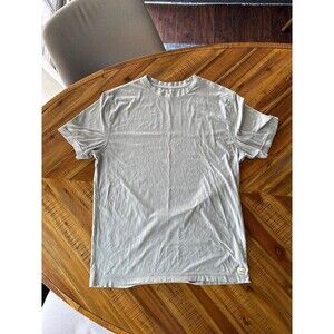 Vuori t-shirt men’s medium